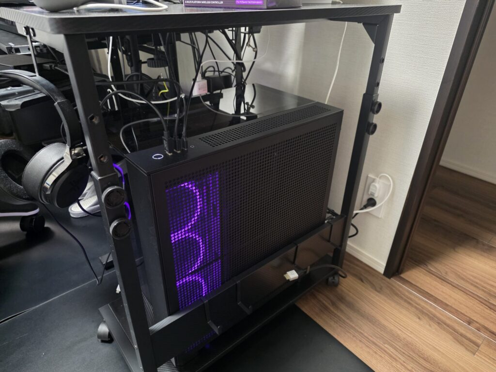 Holdm PCラック 昇降式 デスクセットアップ全景