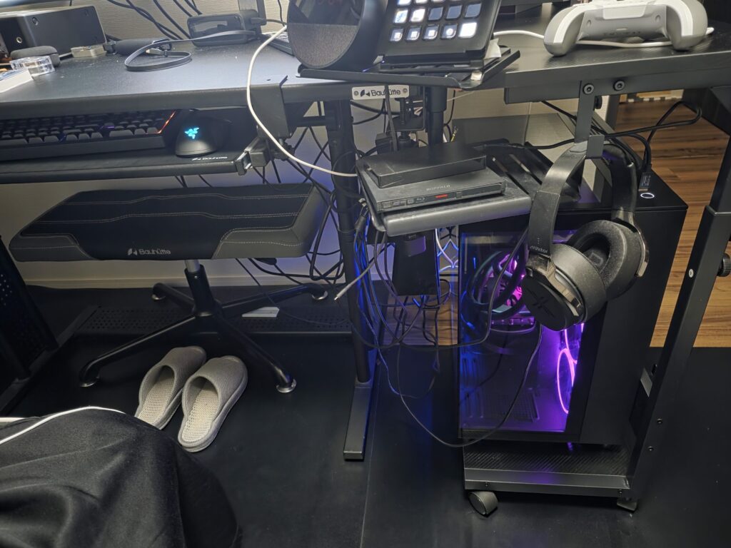 Holdm PCラック 昇降式 実際の使用状態