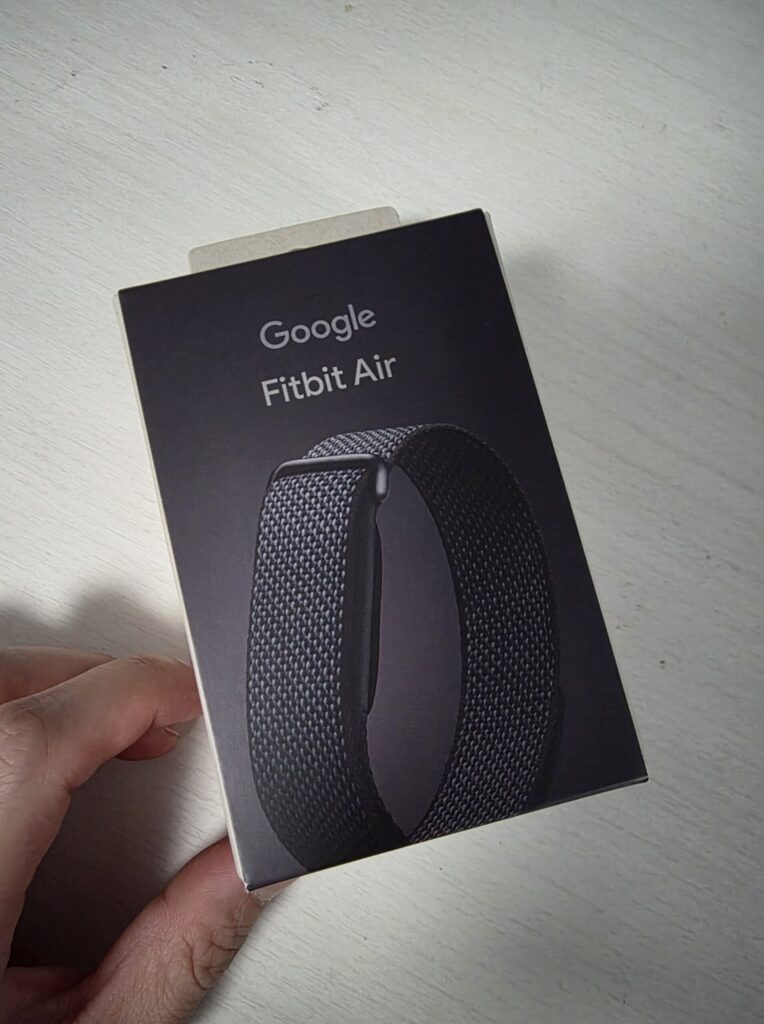 Google Fitbit Air 本体とバンドの実機写真